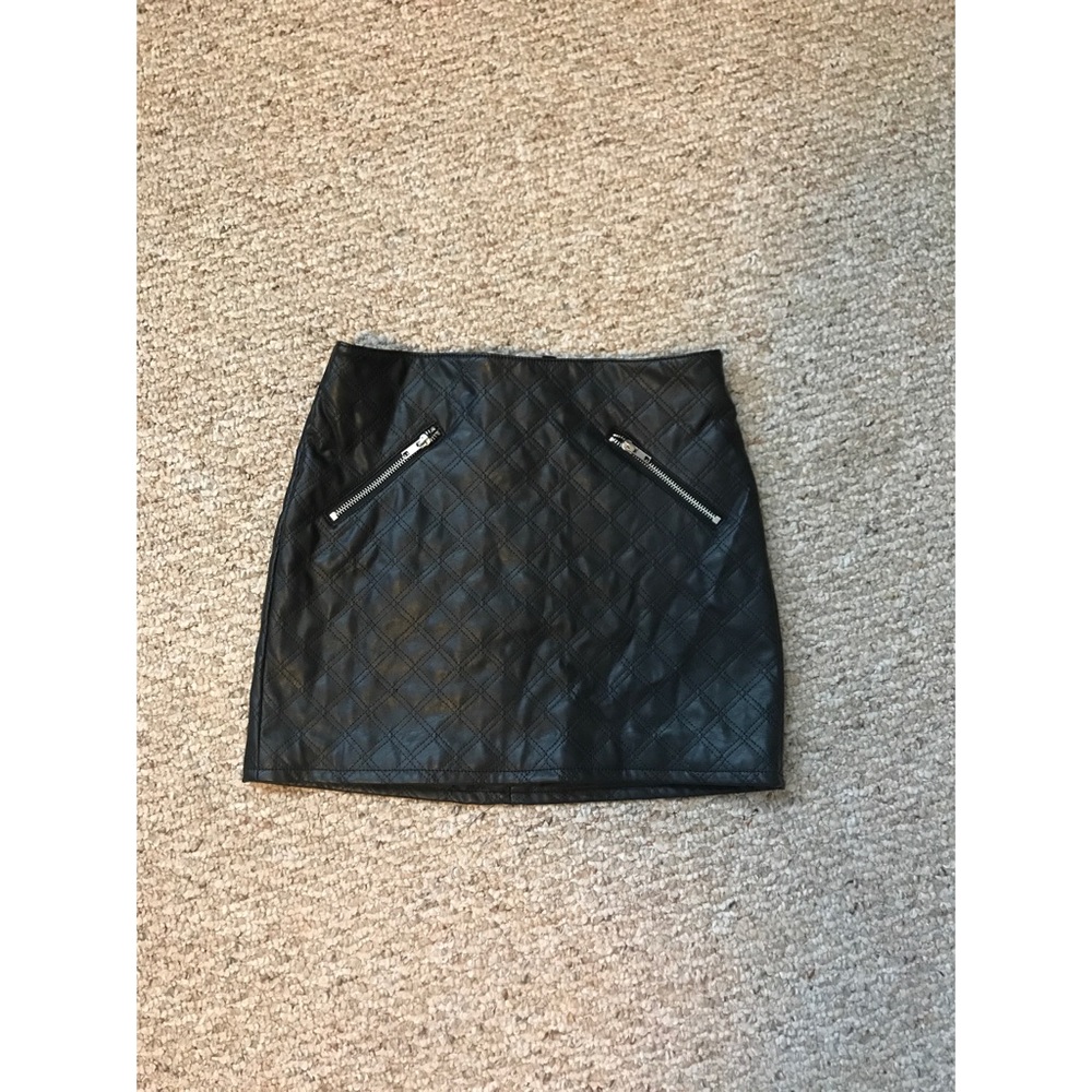 Dividend H&M leather skirt. Size 6